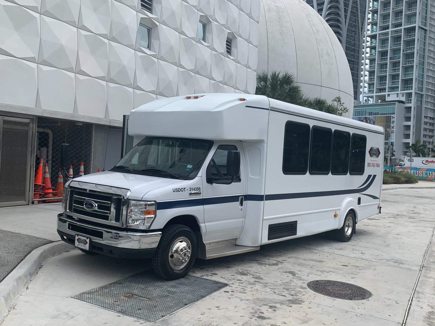 Airport shuttle vehicle for Miami airport car service to the Florida Keys